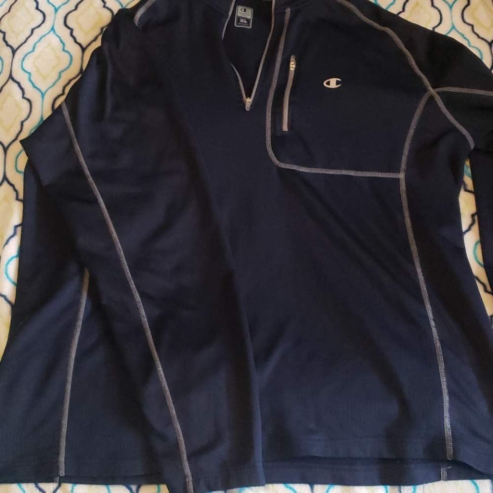 Champion blue pull over    size XL